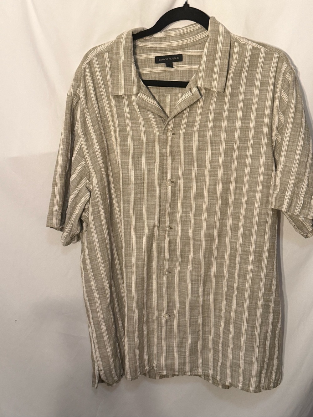 Banana Republic Beige and White Striped Short-Sleeve Button-Down Shirt Sz L